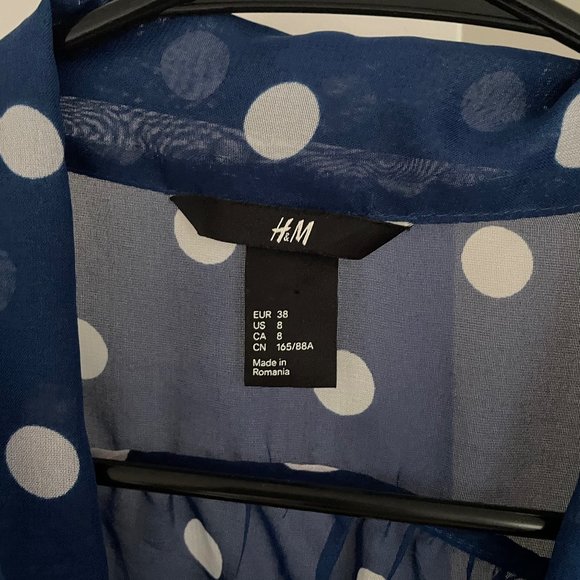 H&M polka dot blue blouse, size fits to US 2-6 - Picture 4 of 6
